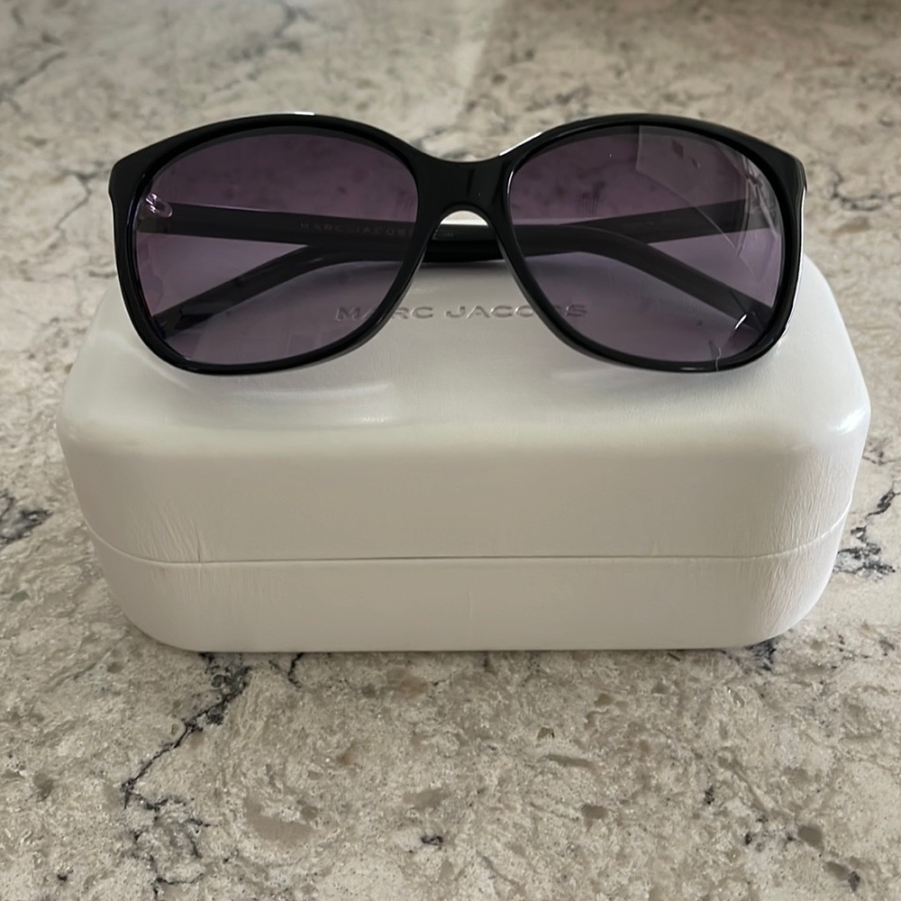 Beautiful like new Marc Jacobs sunglasses with case.